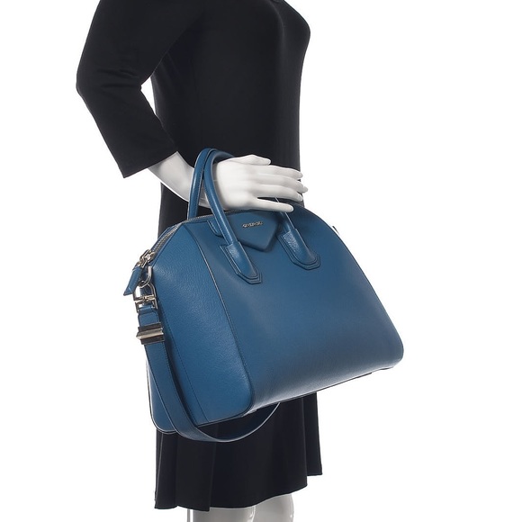 Givenchy Medium Antigona - Picture 1 of 5